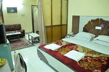 Hotel Heera International Kolkata Bagian luar foto