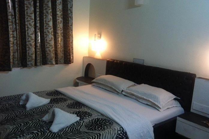 Hotel Heera International Kolkata Bagian luar foto
