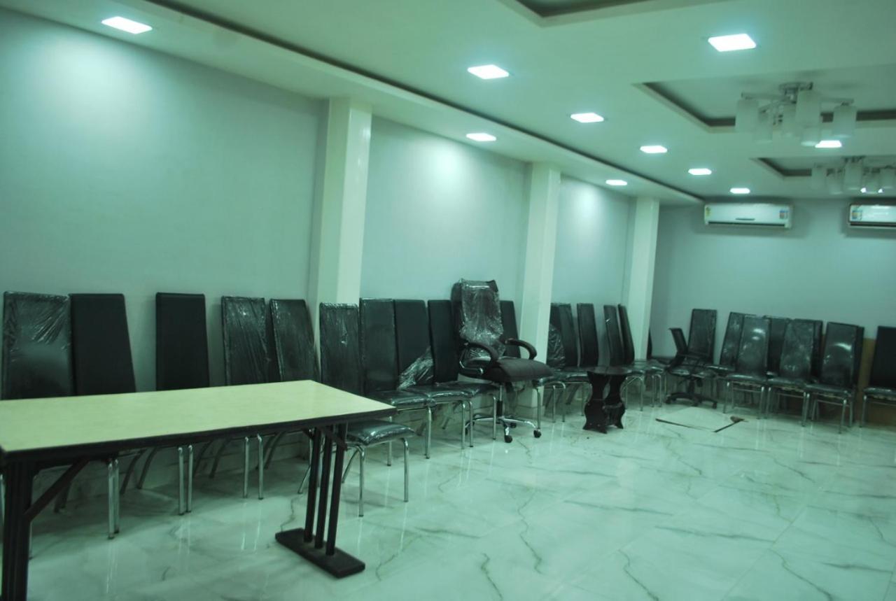 Hotel Heera International Kolkata Bagian luar foto
