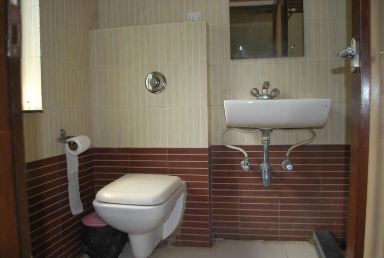 Hotel Heera International Kolkata Bagian luar foto