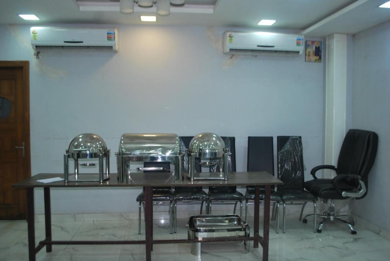 Hotel Heera International Kolkata Bagian luar foto